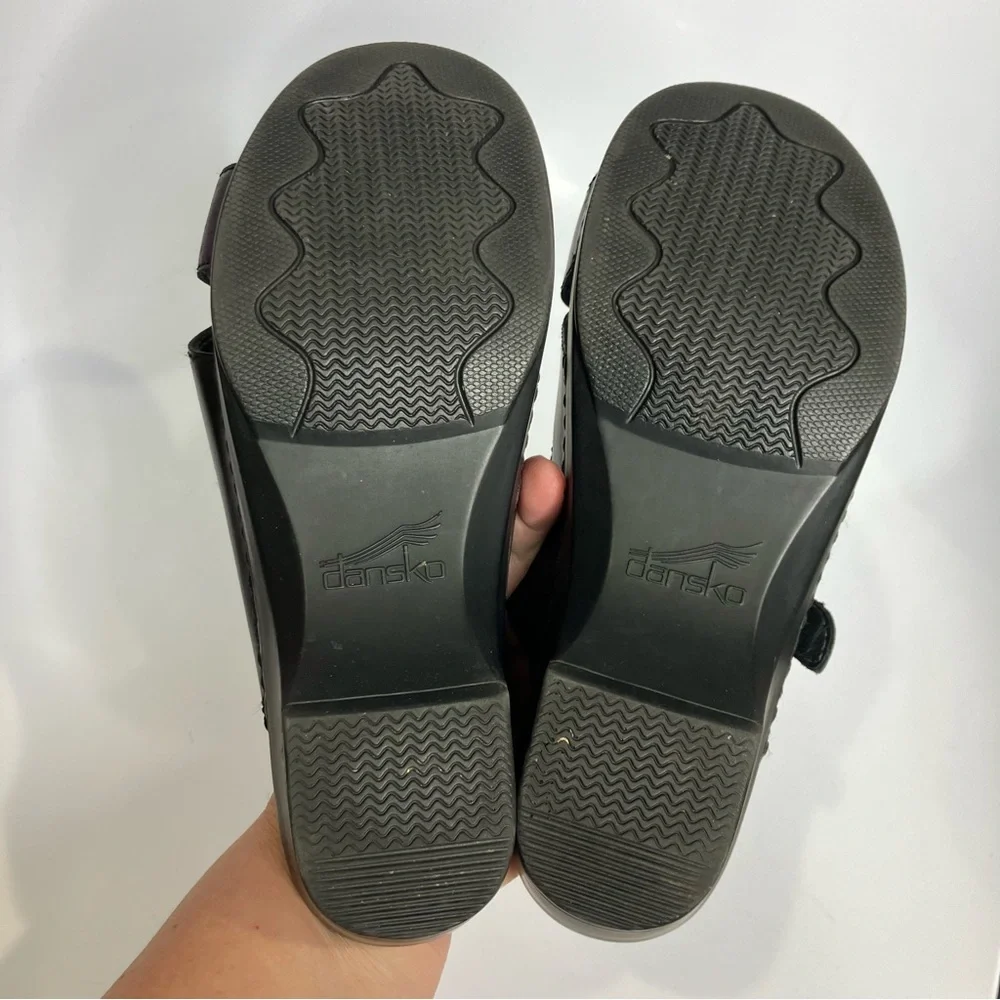 Dansko black leather clog sandals slip on womens size 37 6.5 casual comfort shoe